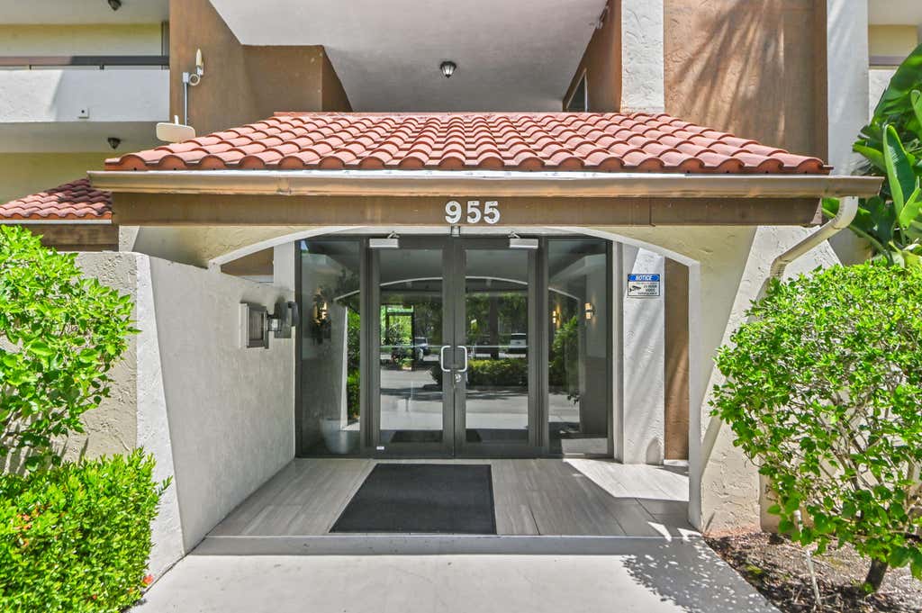 Photo of 955 Egret Circle #408, Delray Beach, FL 33444 (MLS # B26065127)
