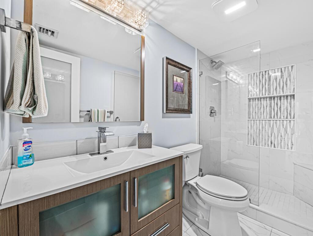 HORIZON WEST CONDO - Residential