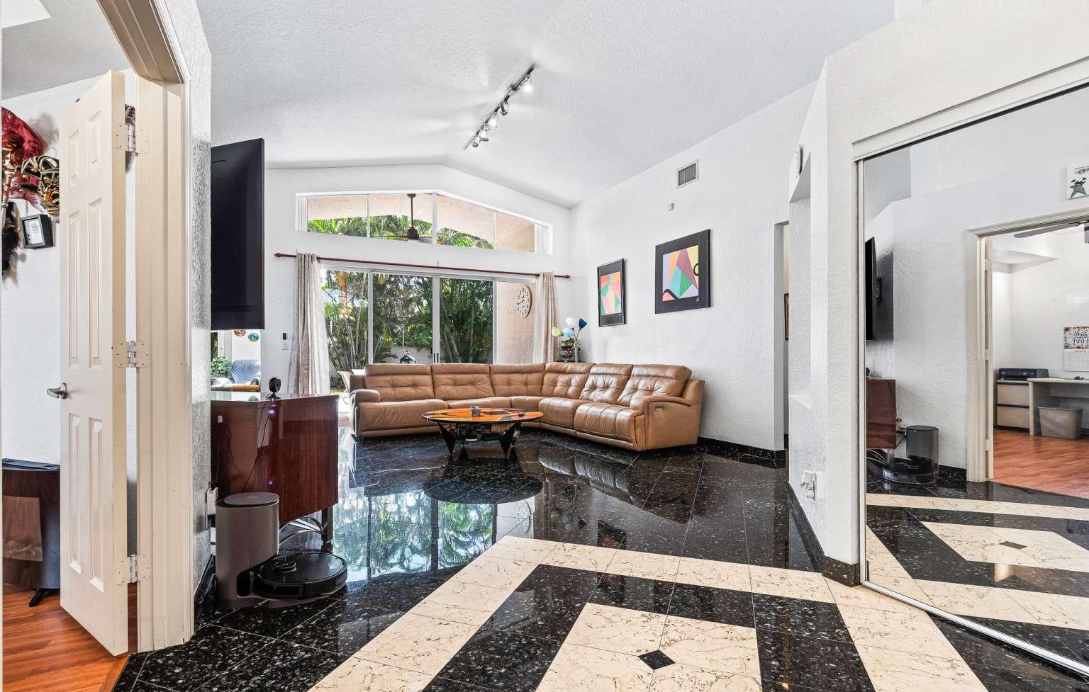 Oakland Lakes 111-7 B - Residential