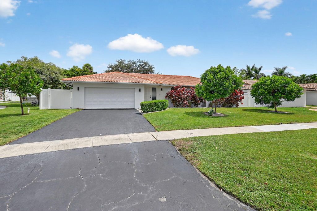 Photo of 20833 Sonrisa Way, Boca Raton, FL 33433 (MLS # R11108948)