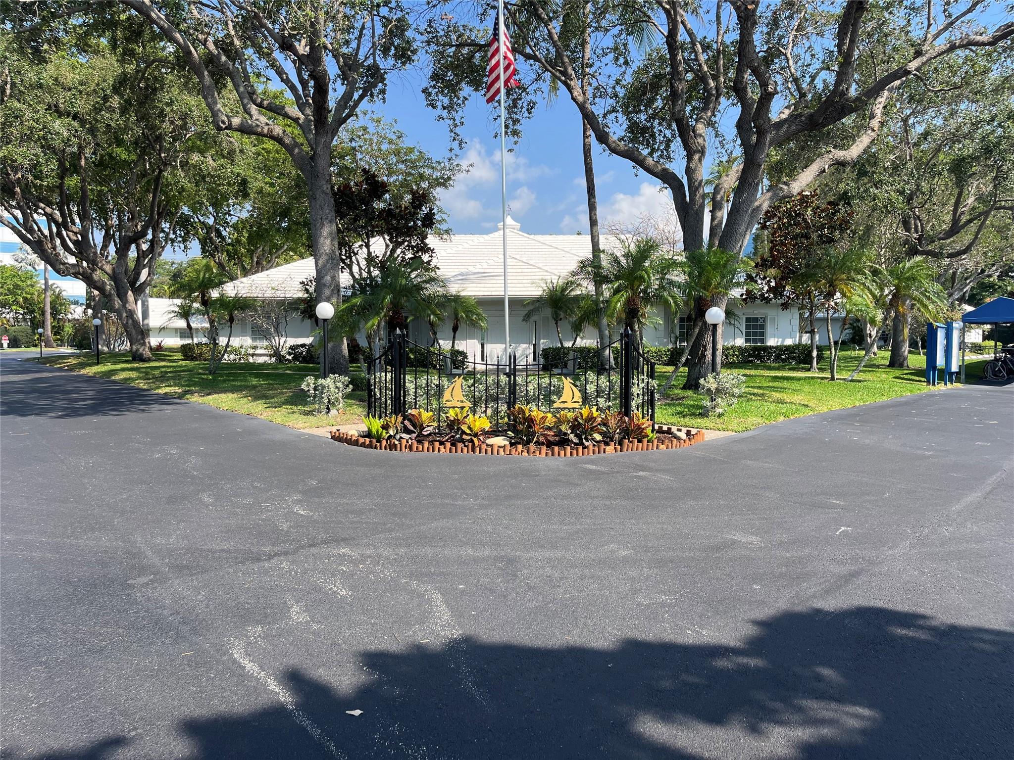 BAY COLONY CLUB - Residential