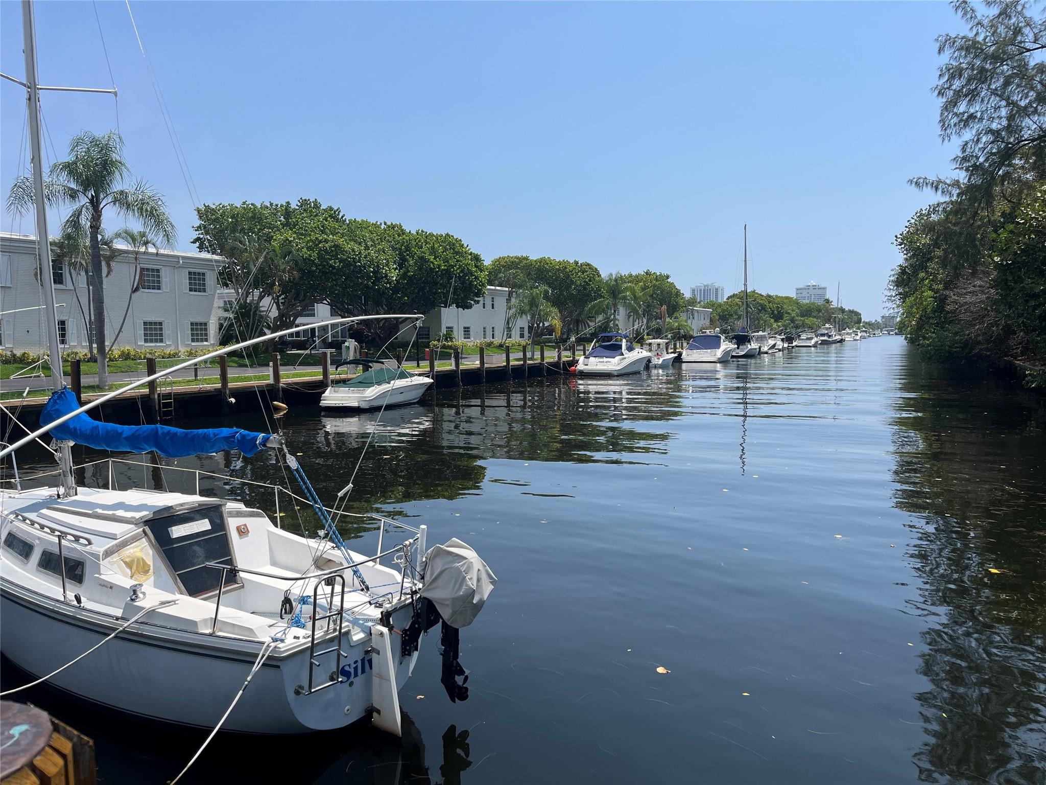 BAY COLONY CLUB - Residential