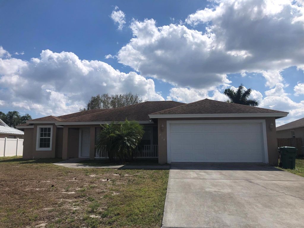 Photo of 714 SE Elwood Avenue, Port St Lucie, FL 34983 (MLS # R10952553)