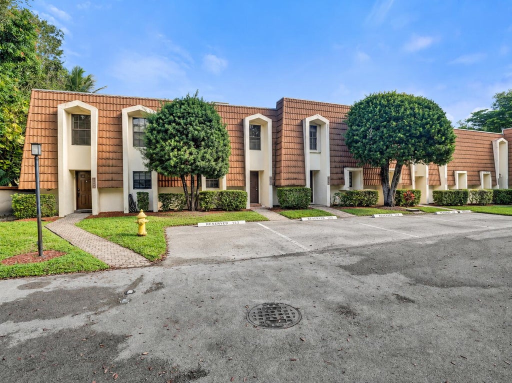 Photo of 11575 NW 2ND ST, Plantation, FL 33325 (MLS # B26087547)