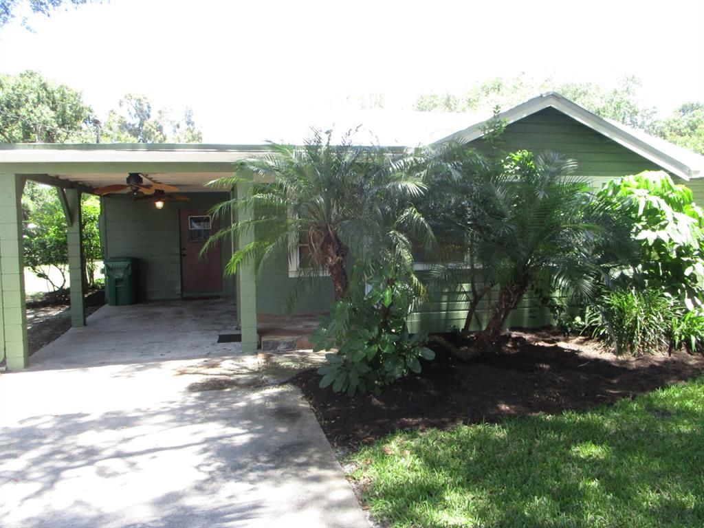 Photo of 2706 S 27th Street St, Fort Pierce, FL 34981 (MLS # R10814394)
