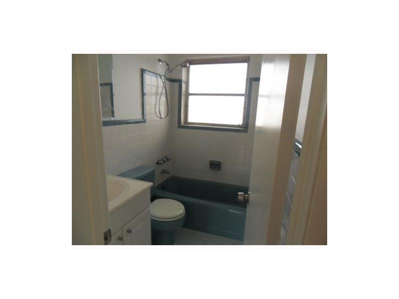 LIGHTHOUSE POINT 2/1 - Residential Lease