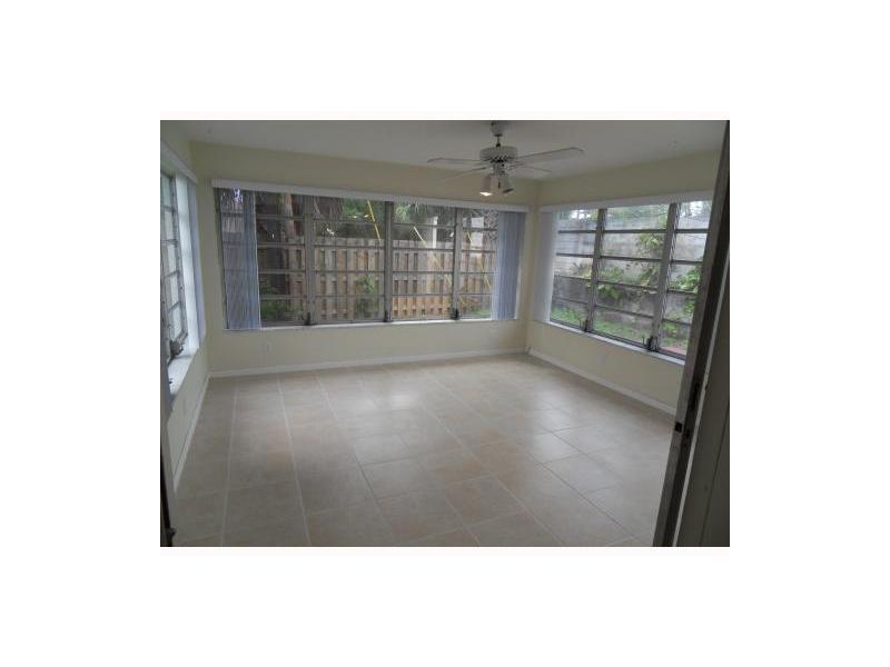 LIGHTHOUSE POINT 2/1 - Residential Lease