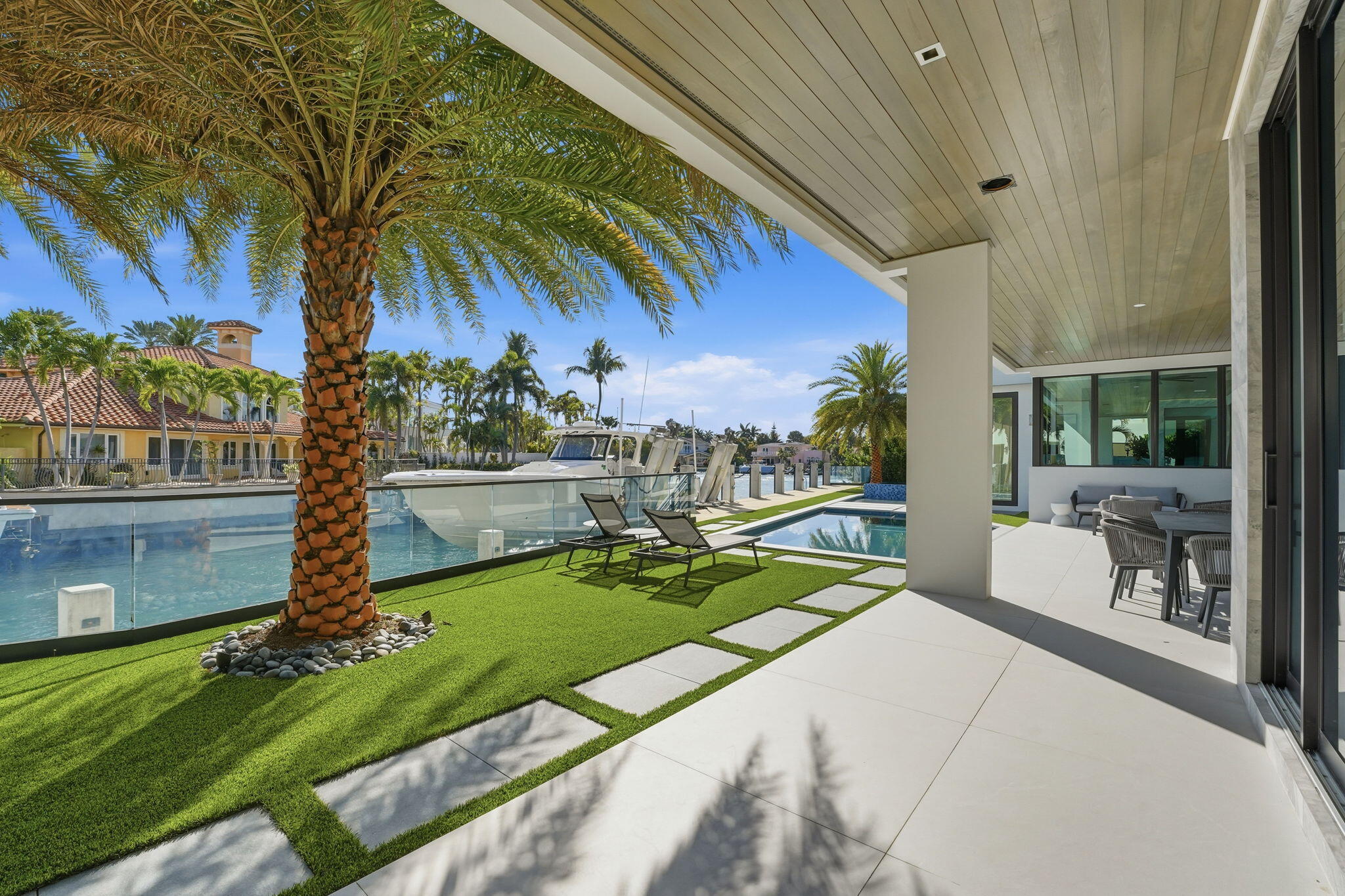 SUN AND SURF CLUB COMMUNITY - Residential