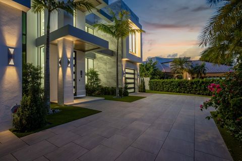 Tiny photo for 749 Bamboo Drive, Boca Raton, FL 33432 (MLS # B26008903)