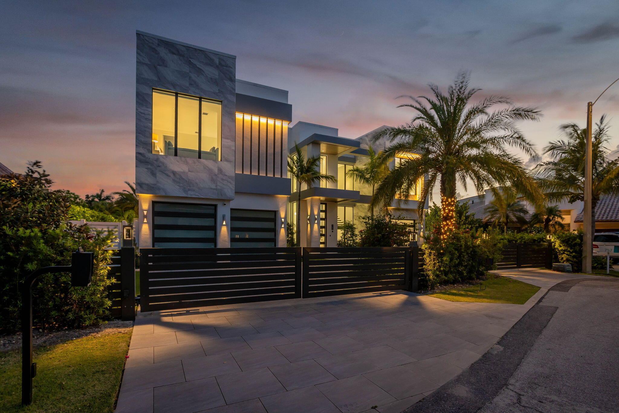 SUN AND SURF CLUB COMMUNITY - Residential