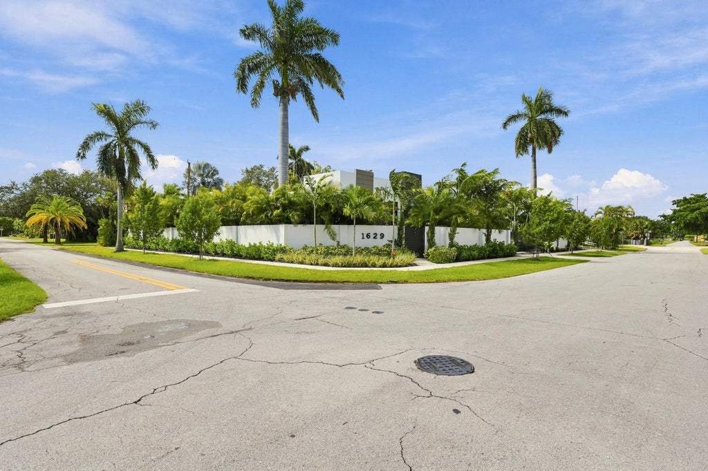 Photo of 1629 NE 1ST Avenue, Fort Lauderdale, FL 33305 (MLS # B26087224)
