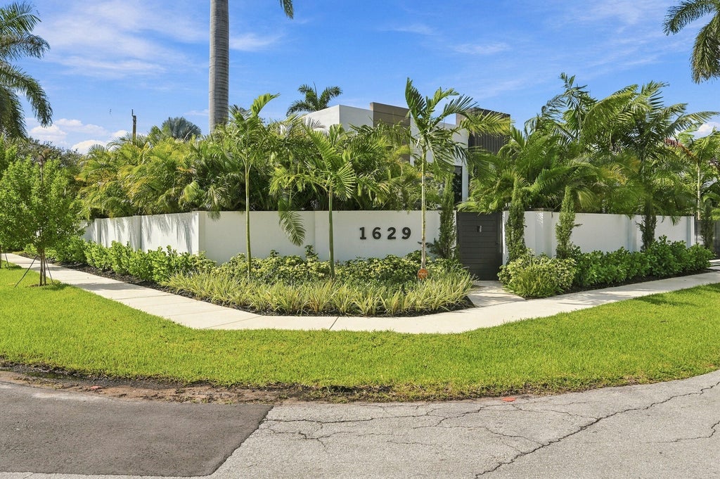 Photo of 1629 NE 1ST Avenue, Fort Lauderdale, FL 33305 (MLS # B26087224)