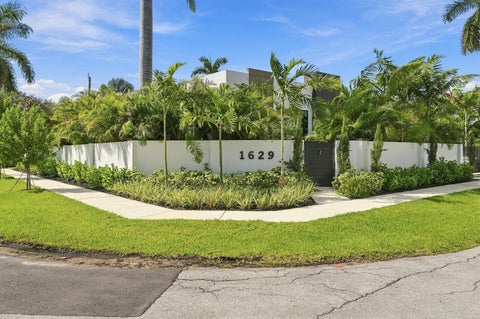 Photo of 1629 NE 1ST Avenue, Fort Lauderdale, FL 33305 (MLS # B26087224)