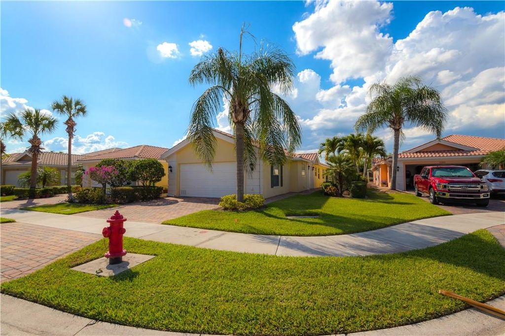 Photo of 11274 SW Pembroke Drive, Port Saint Lucie, FL 34987 (MLS # F10402244)