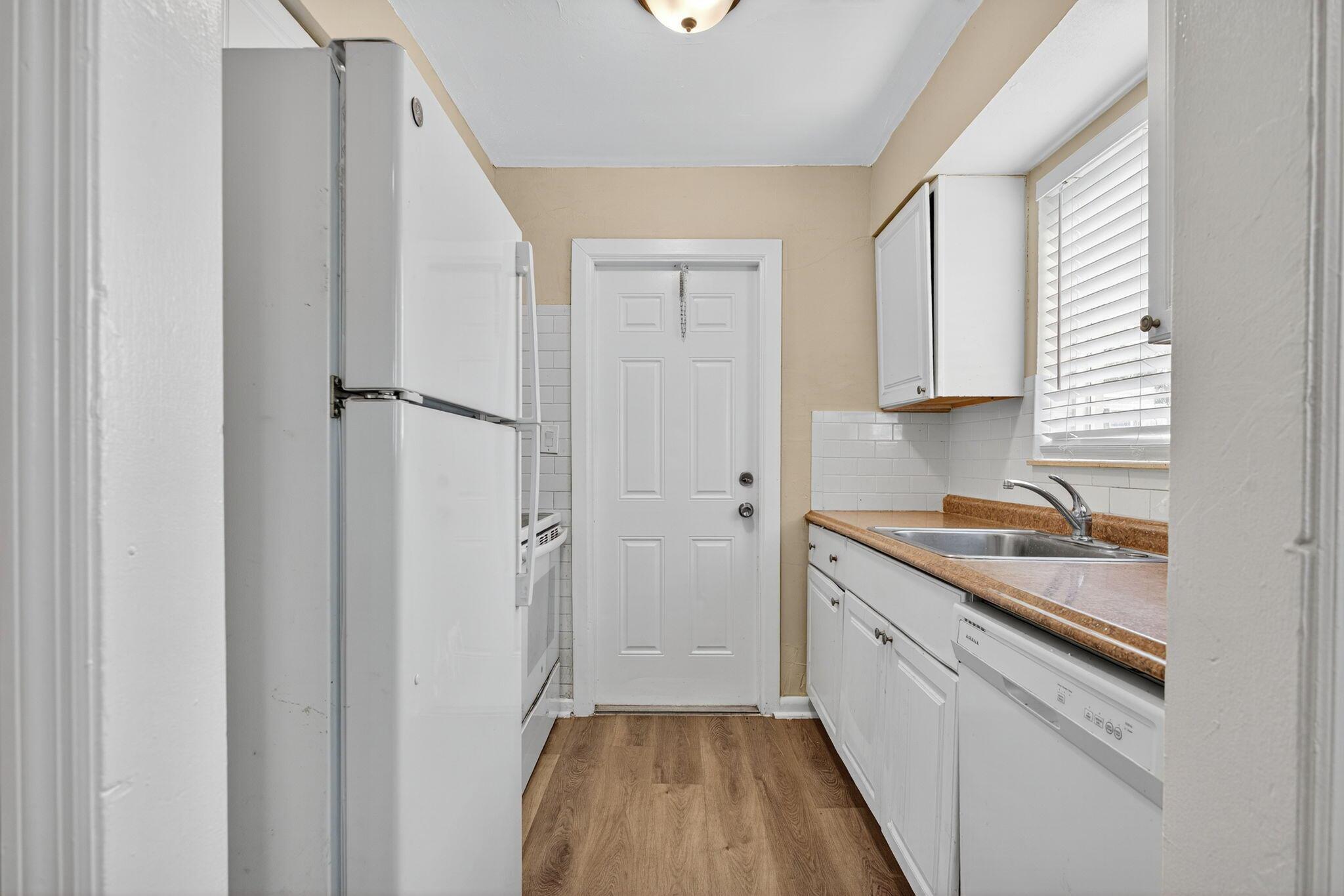 CRESTHAVEN NO 11 - Residential Lease