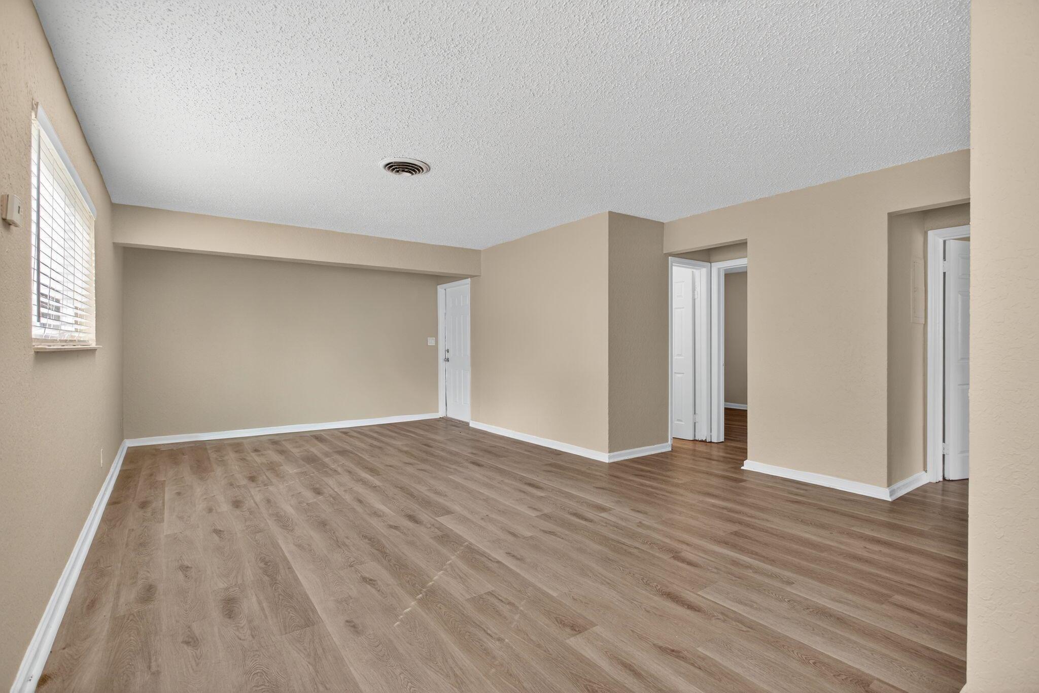 CRESTHAVEN NO 11 - Residential Lease