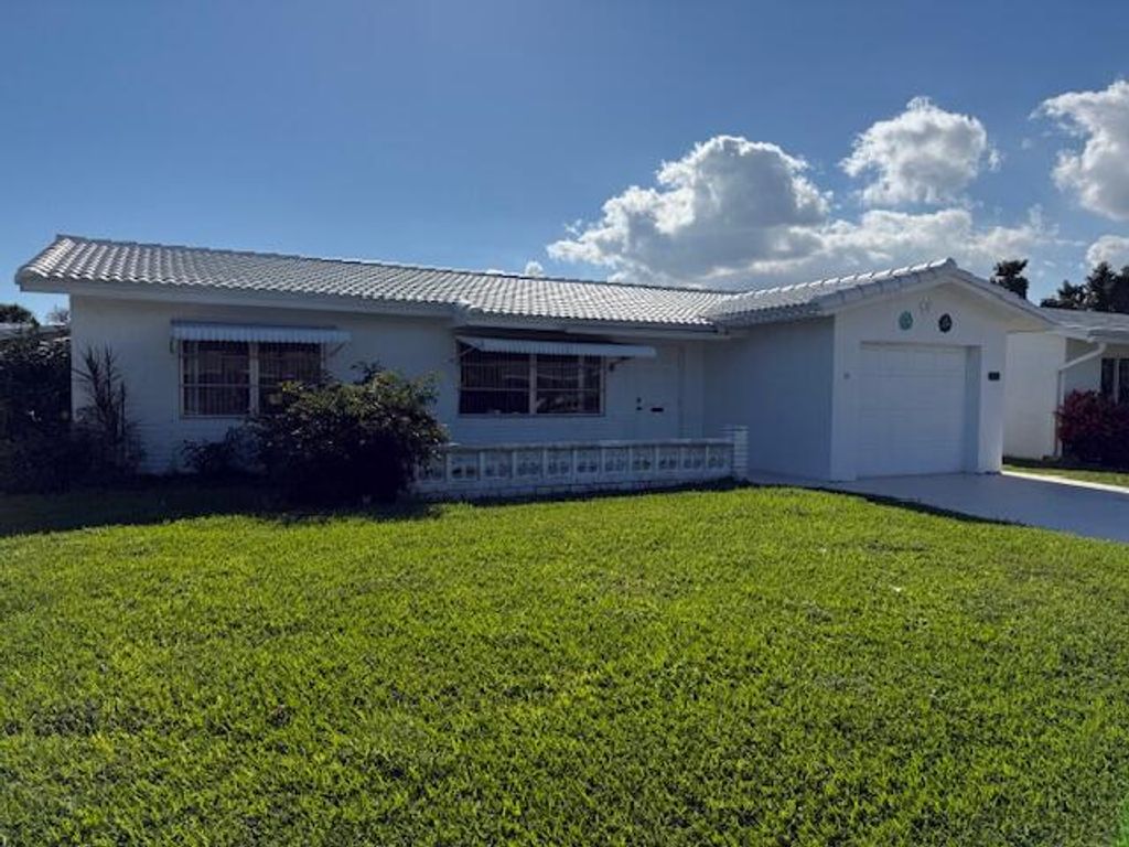 Photo of 2016 SW Golf Lane, Boynton Beach, FL 33426 (MLS # R11045680)