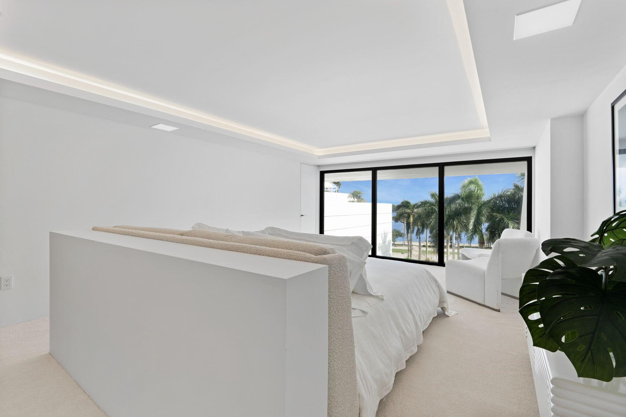 PLAZA OF THE PALM BEACHES - Residential
