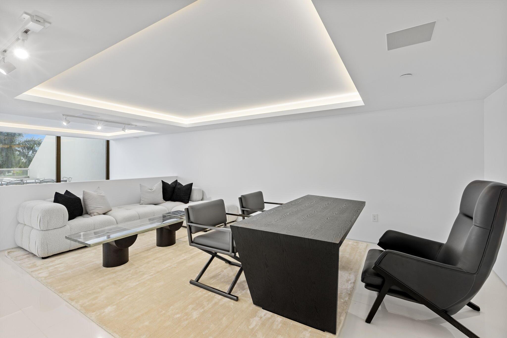 PLAZA OF THE PALM BEACHES - Residential