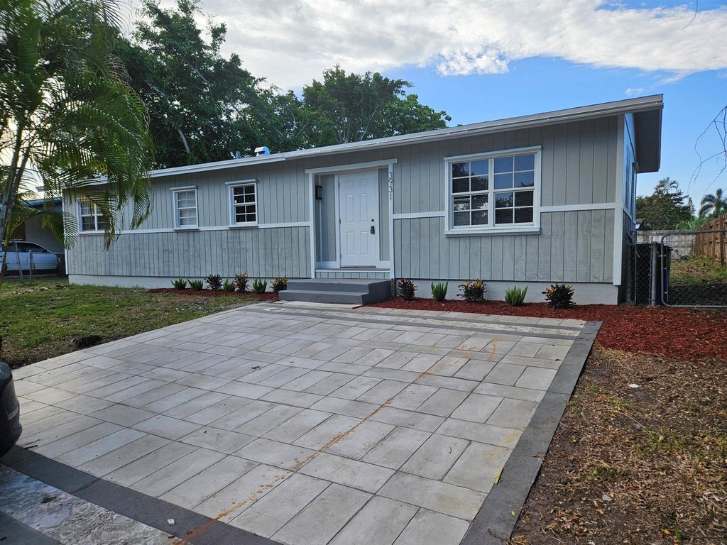 Photo of 3931 Kewanee Road, Lantana, FL 33462 (MLS # R11104813)