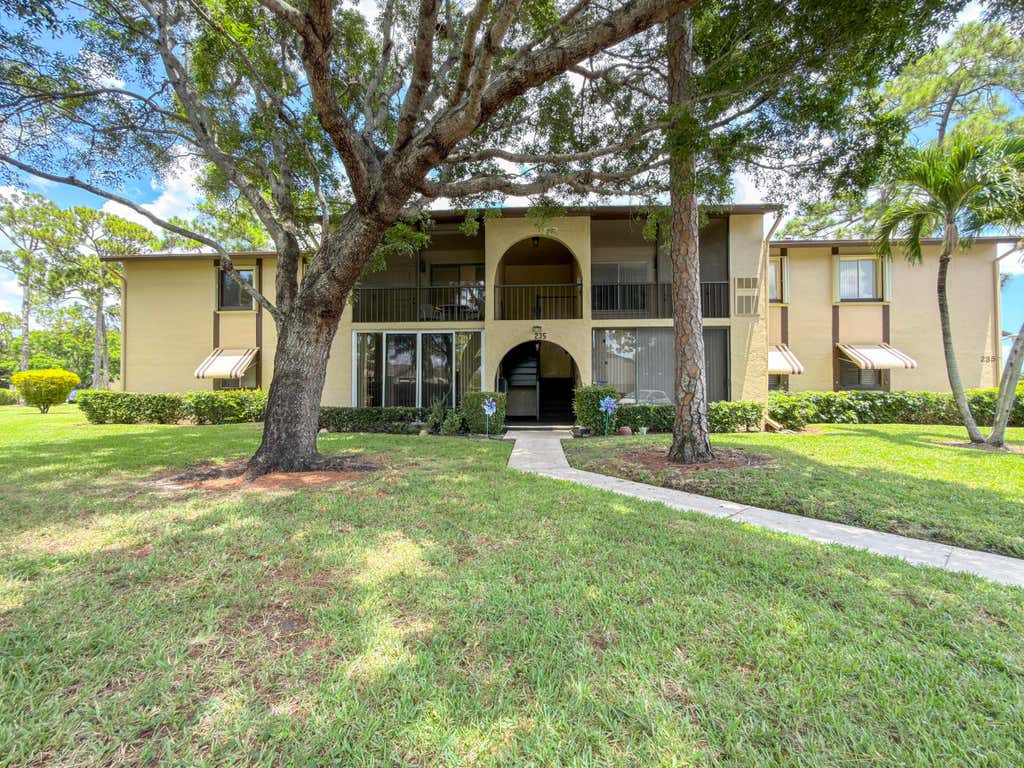 Photo of 235 PINE HOV Circle #A-2, Greenacres, FL 33463 (MLS # B26063967)