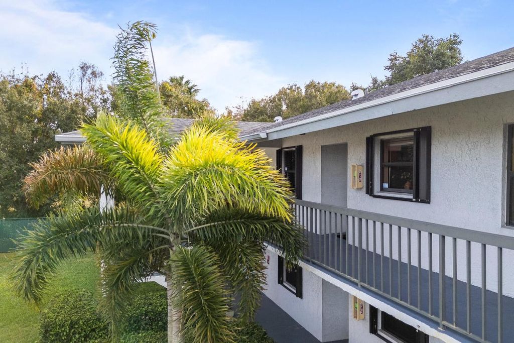 Photo of 1210 SE Parkview Place #E9, Stuart, FL 34994 (MLS # R10941487)