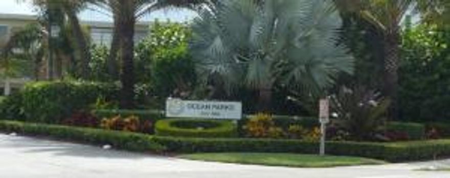 FANTASTIC LOCATION ! WALK TO JUPITER BEACH, HARBOURSIDE,PUBLIX,MOVIE THEATER,MALTZ THEATER,JUPITER BEACH RESORT,SHOPPING AND DINING ,ALL A SHORT STROLL FROM THIS GREAT SPACIOUS CONDO.DO NOT MISS OUT ON THIS WINTER RENTAL ,CALL NOW FOR RENTAL INSTRUCTIONS FOR THIS SEASON.