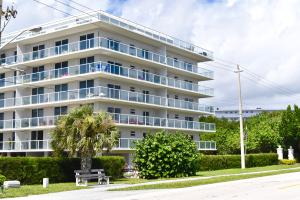 Fabulous 2/2 condo totally renovated! Updated tile, new carpet in the bedrooms, your own washer/dryer. Community has a beautiful pool with sundeck, fitness room and management on site. Great location on Palm Beach, near Worth Avenue, close to world-class shopping, restaurants, clubs, private beach access for all tenants!