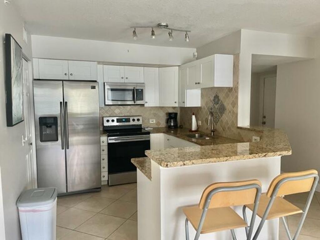 Photo of 508 Villa Circle, Boynton Beach, FL 33435 (MLS # R10884494)