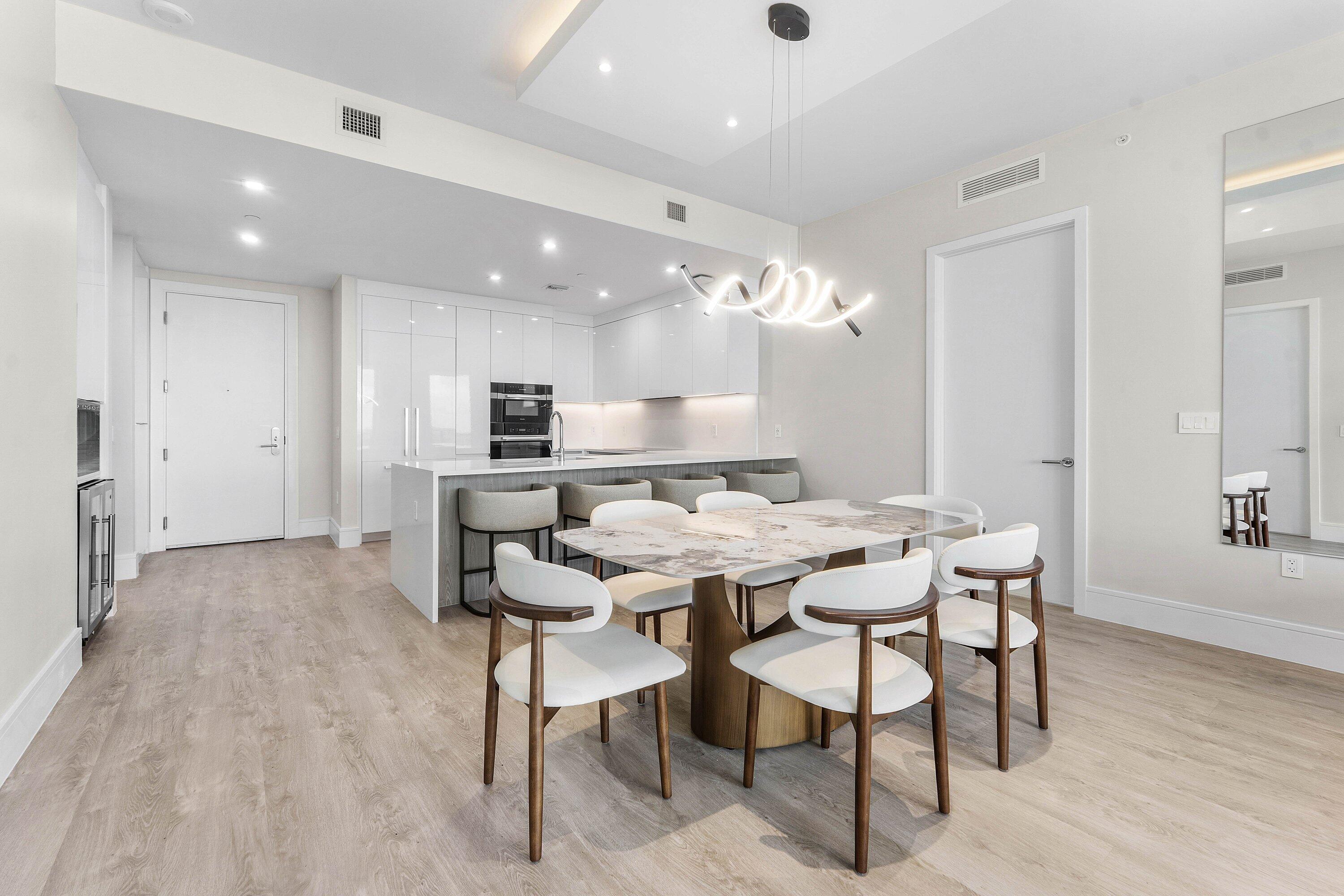 220 Lake Shore Drive 917