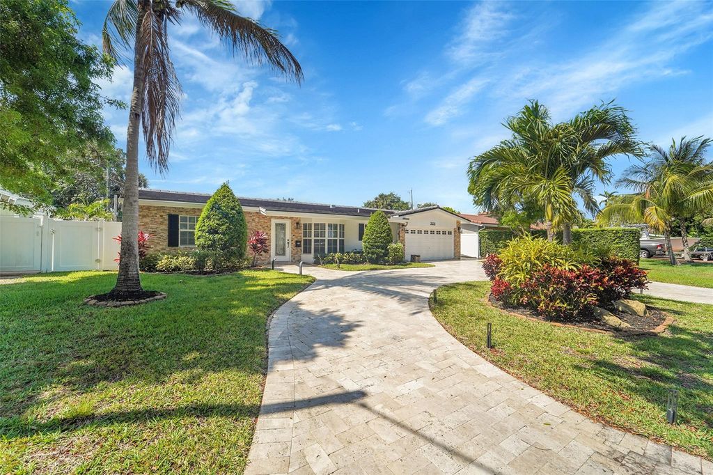 Photo of 2020 NE 52nd St, Fort Lauderdale, FL 33308 (MLS # F10503165)