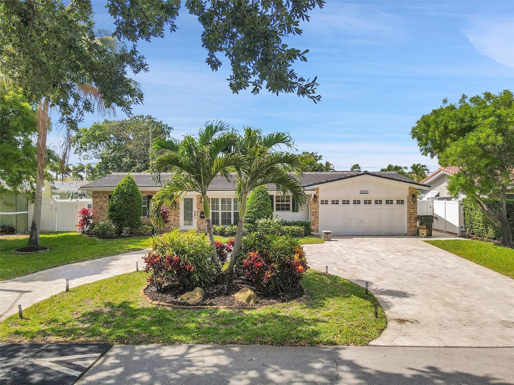 Photo of 2020 NE 52nd St, Fort Lauderdale, FL 33308 (MLS # F10503165)