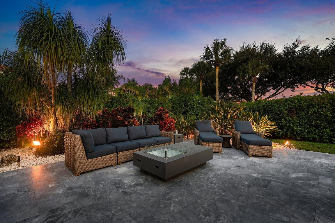 4564 Bocaire Boulevard