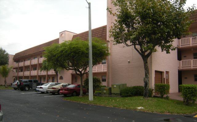 SUNRISE LAKES PHASE III - Residential