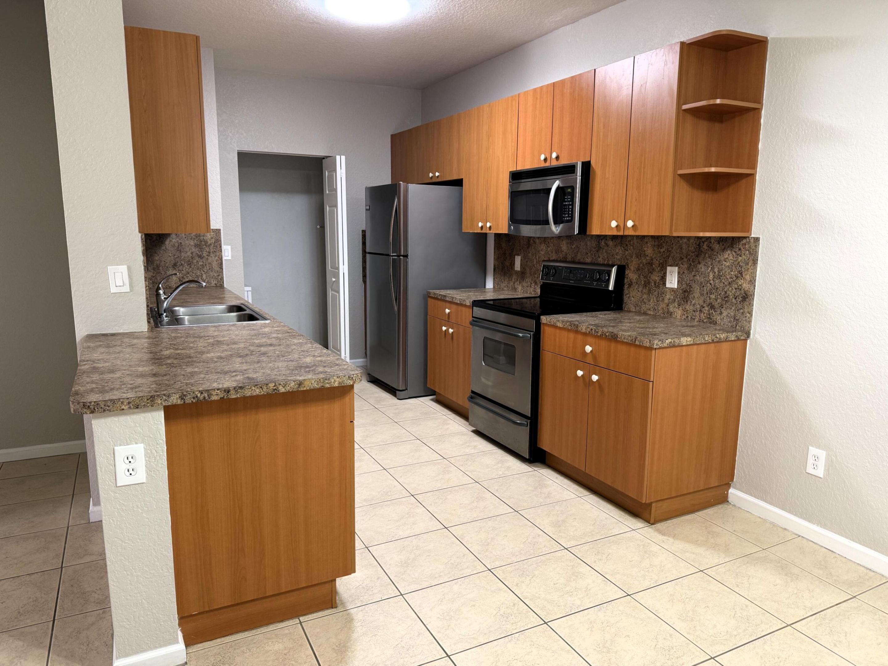 ROSEMONT CONDO - Residential Lease