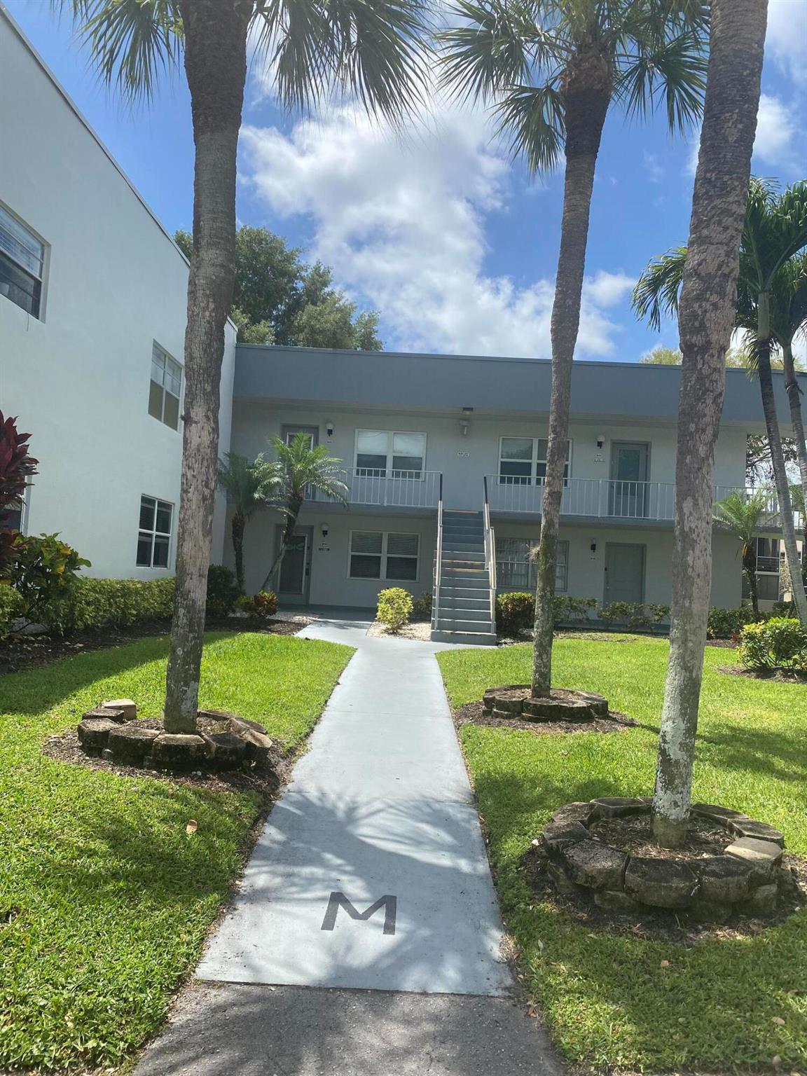 Fantastic First-Floor Unit in 55+ community, great location!This beautifully renovated first-floor unit features tile flooring throughout and a newly updated kitchen. The property will soon have brand-new impact windows installed. Enjoy the convenience of an in-unit washer and dryer.Located in a 24-hour gated community, residents have access to a wide range of amenities, including an amazing clubhouse, swimming pool, tennis courts, and pickleball courts, all part of the King's Point community.Just minutes away from beautiful beaches, downtown attractions, and shopping. Don't miss out on this incredible opportunity!