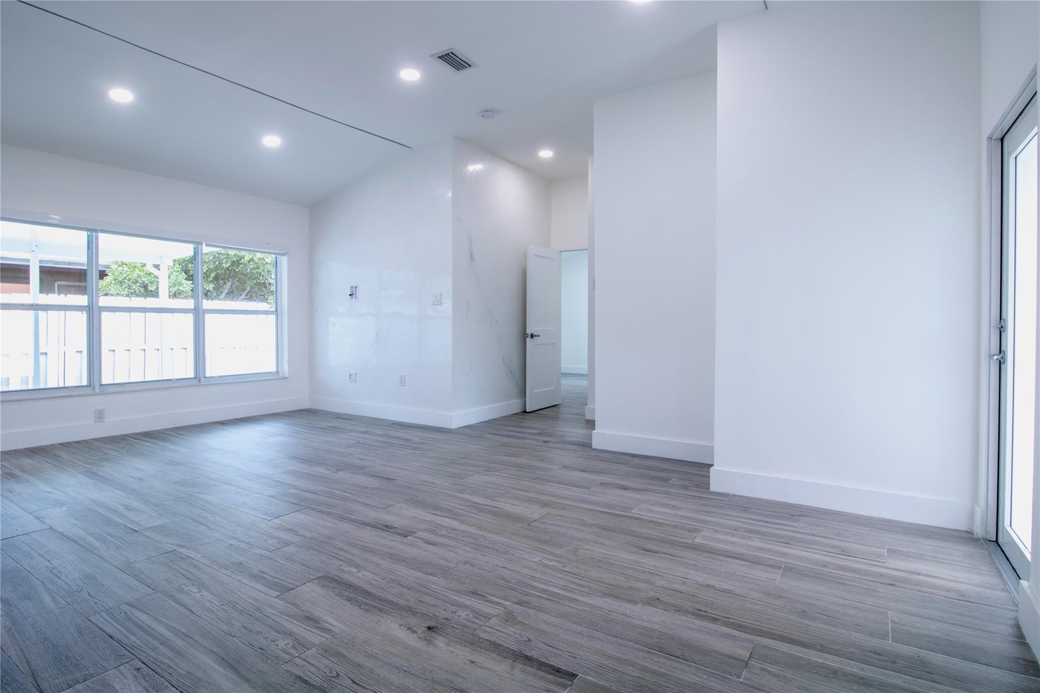 245 SW 20th St