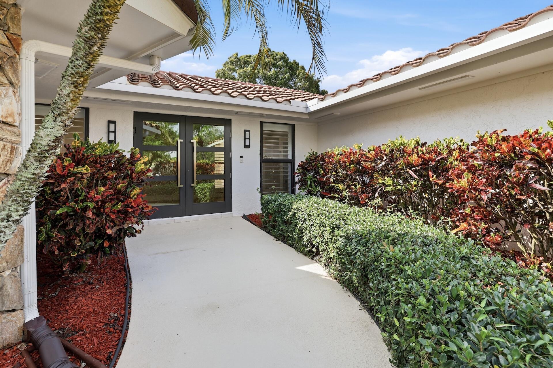 1013 SHADY LAKES Circle