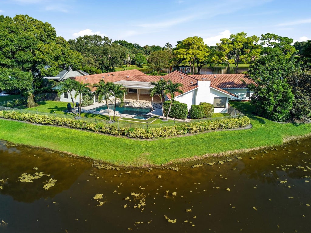 Photo of 1013 SHADY LAKES Circle, Palm Beach Gardens, FL 33418 (MLS # B26086818)