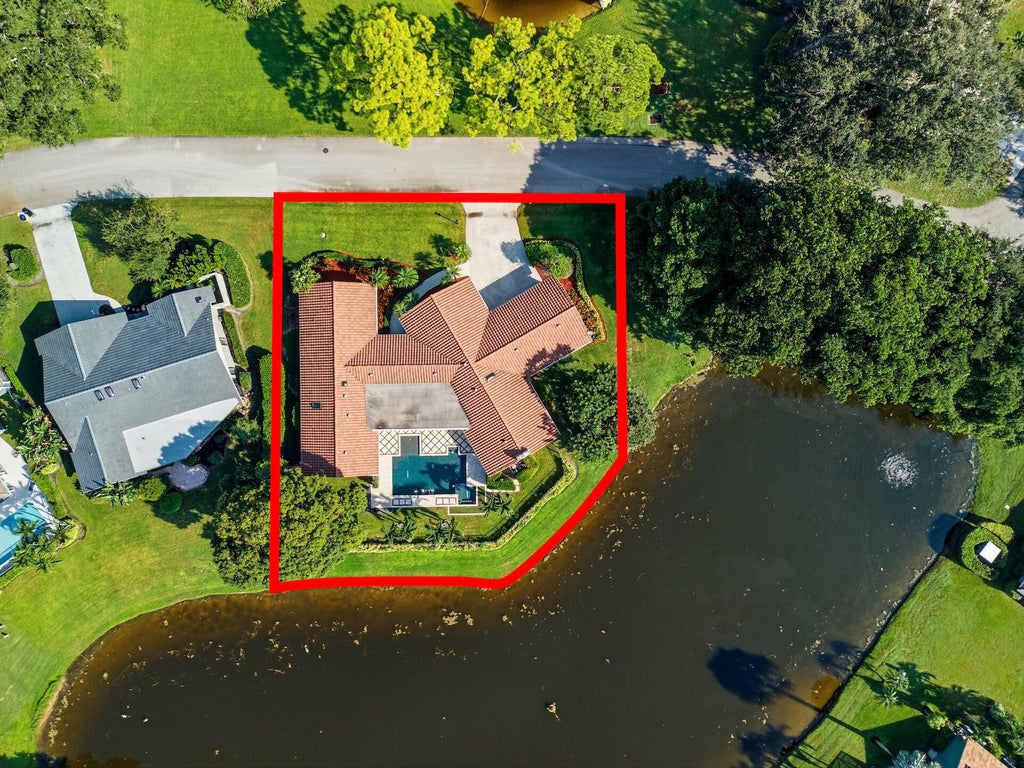 Photo of 1013 SHADY LAKES Circle, Palm Beach Gardens, FL 33418 (MLS # B26086818)