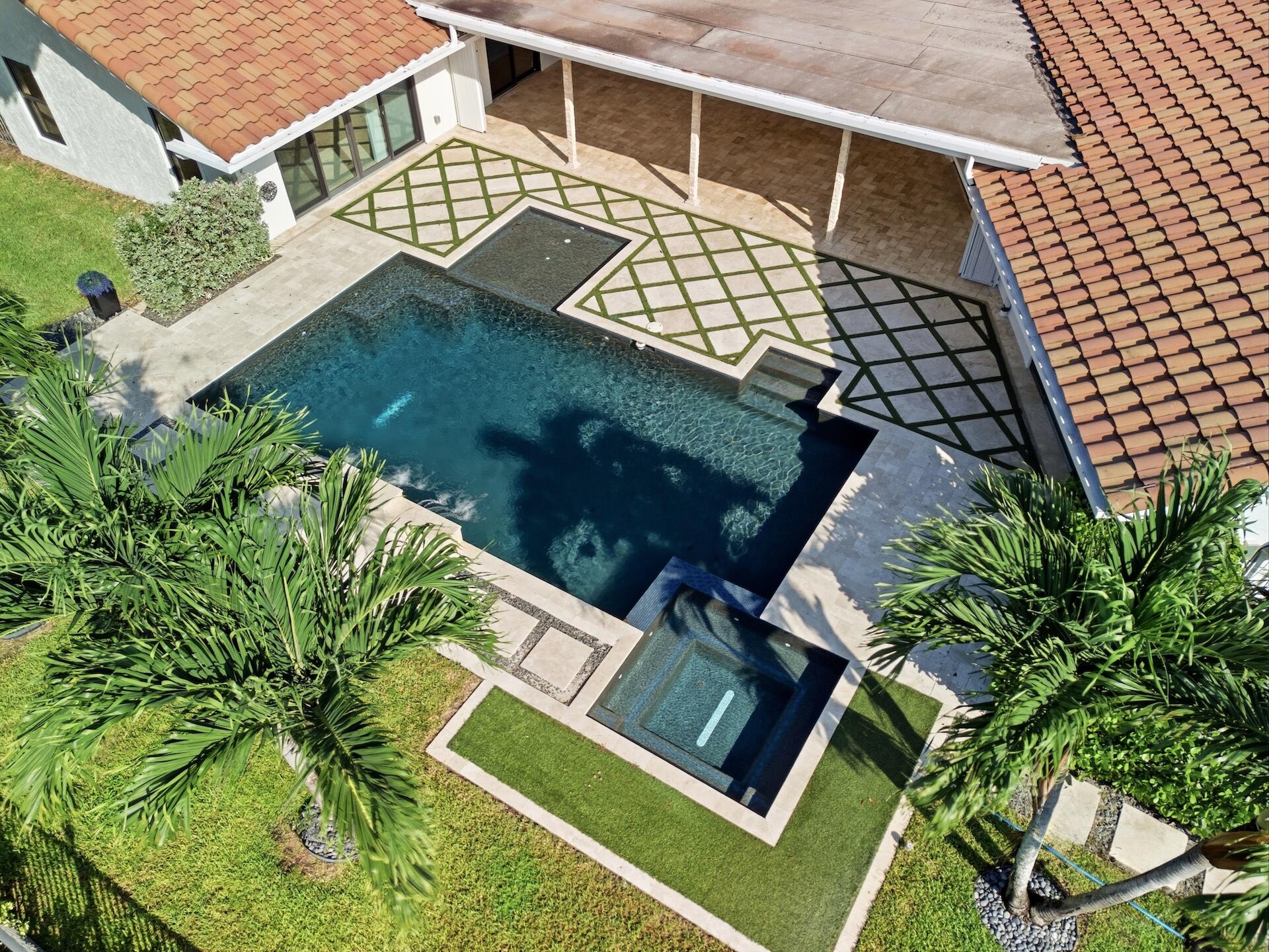 1013 SHADY LAKES Circle