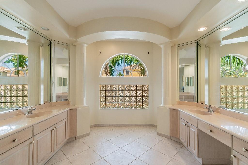 Westchester Lakes 155-47 - Residential