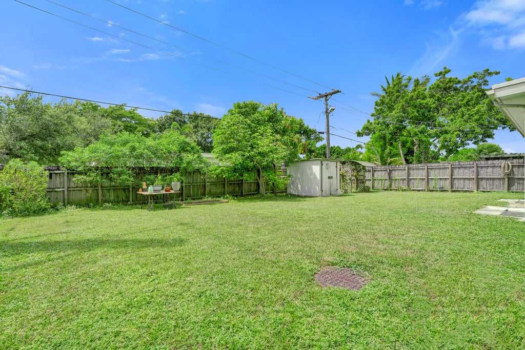 Photo of 6400 PARK Street, Hollywood, FL 33024 (MLS # B26071162)