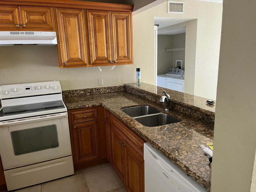 Photo of 1600 BALFOUR POINT Drive #F, West Palm Beach, FL 33411 (MLS # B26069183)