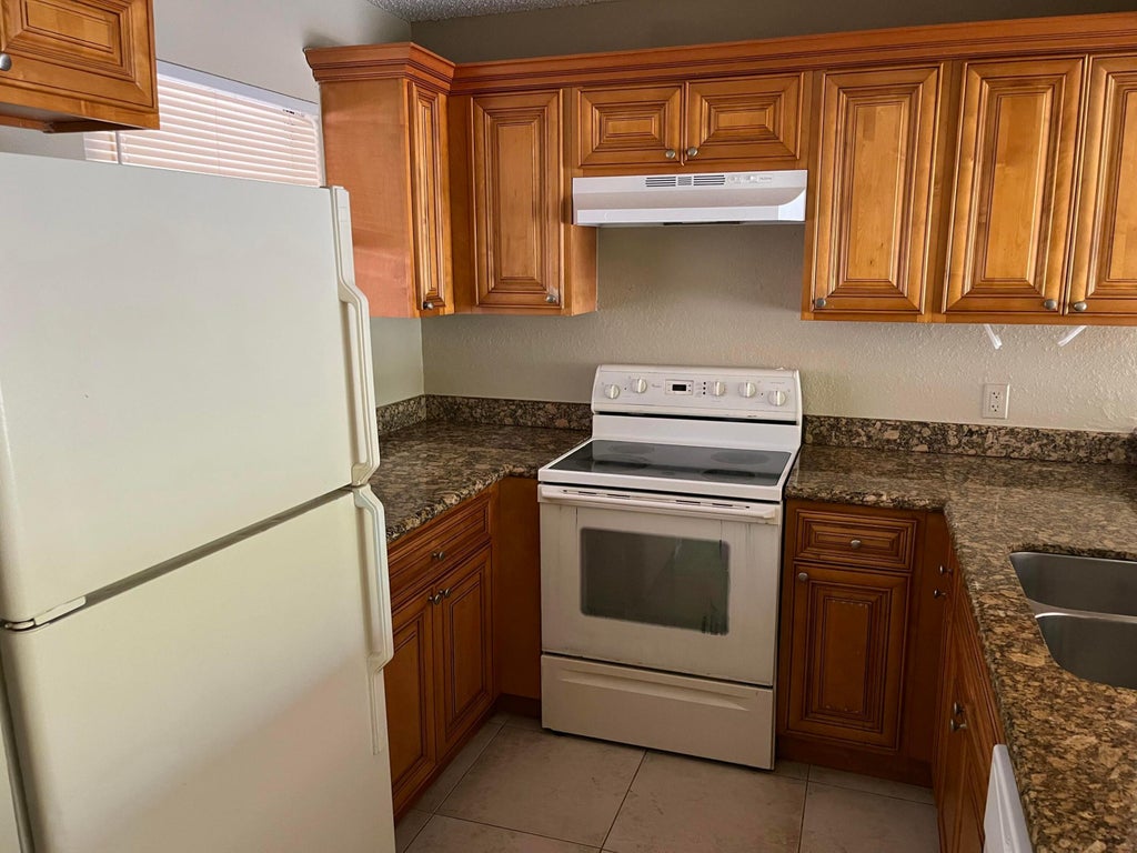 Photo of 1600 BALFOUR POINT Drive #F, West Palm Beach, FL 33411 (MLS # B26069183)