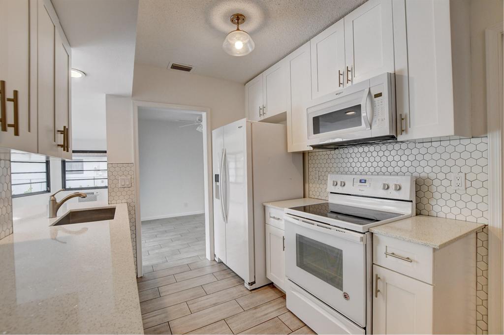 BOCA RATON SQUARE - Residential