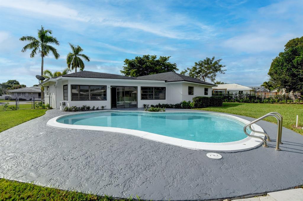 BOCA RATON SQUARE - Residential