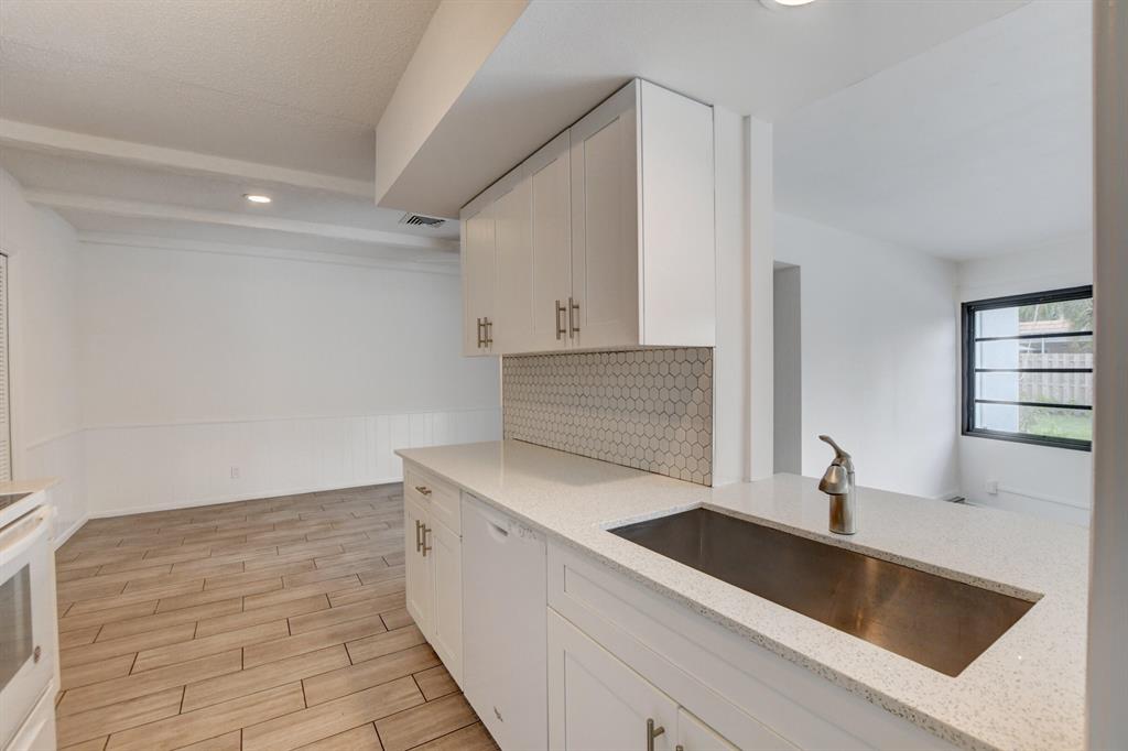 BOCA RATON SQUARE - Residential