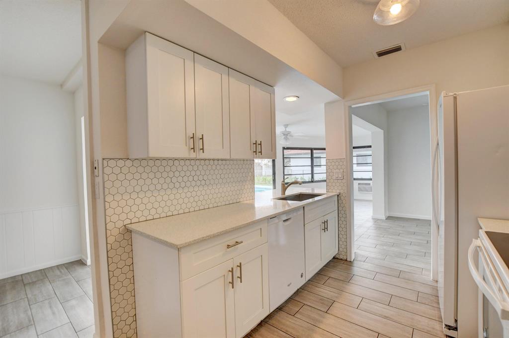 BOCA RATON SQUARE - Residential