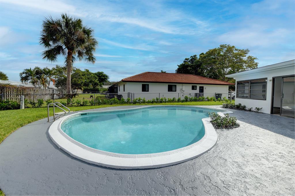 BOCA RATON SQUARE - Residential